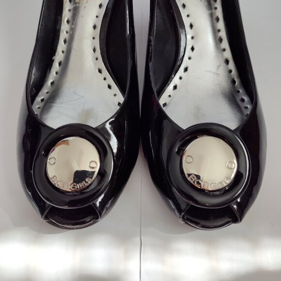 Ladies SZ 6-1/2B BCBG Black Patent Leather Pump - Picture 2 of 5